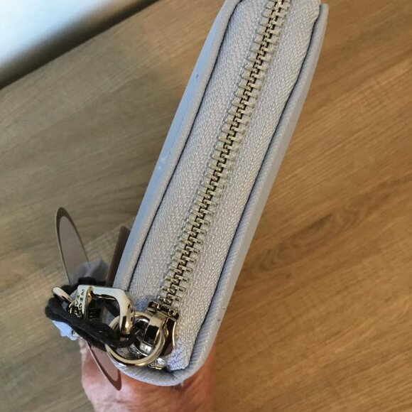 Steve Madden Baby Blue Wristlet Wallet Full Zip Around Closure NWT & Bag Charm - Picture 7 of 8